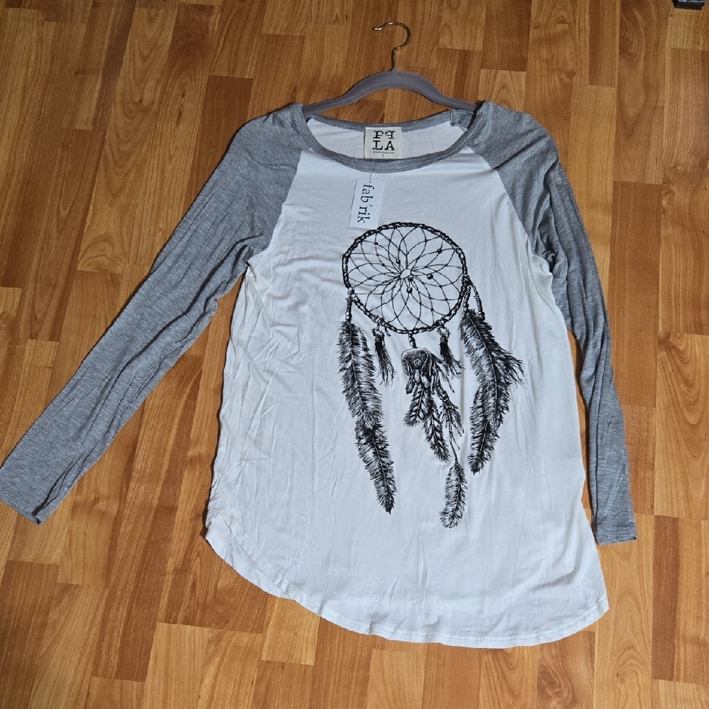 PPLA Graphic Raglan Long Sleeve Tee in Gray and White